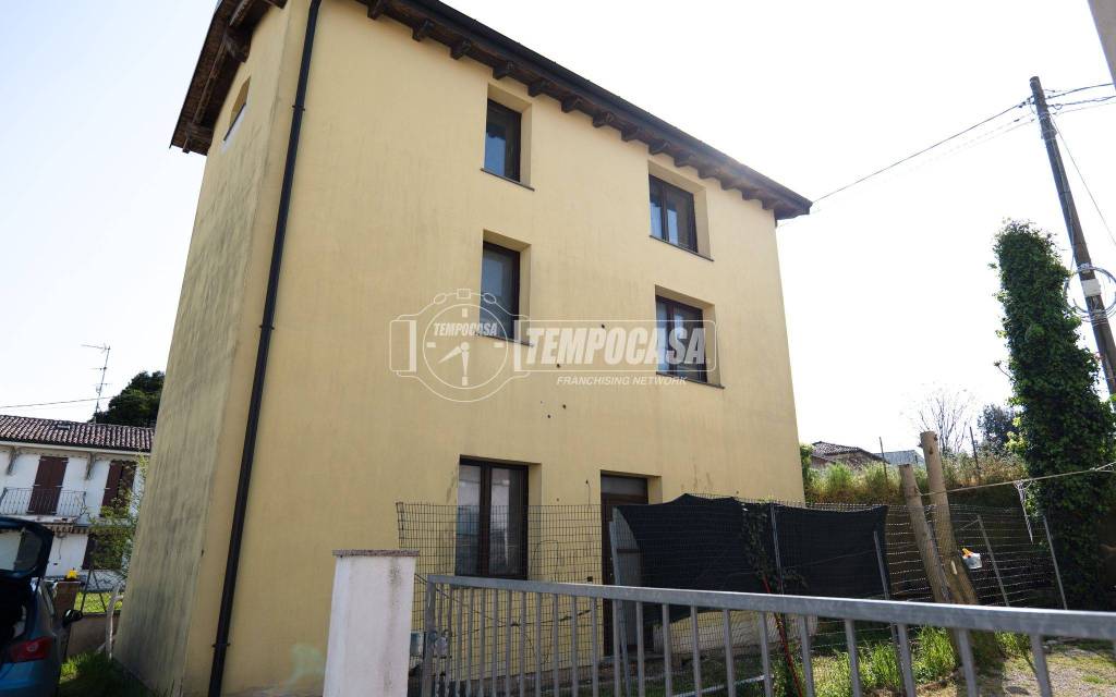 appartamento in vendita a Terre del Reno in zona Mirabello