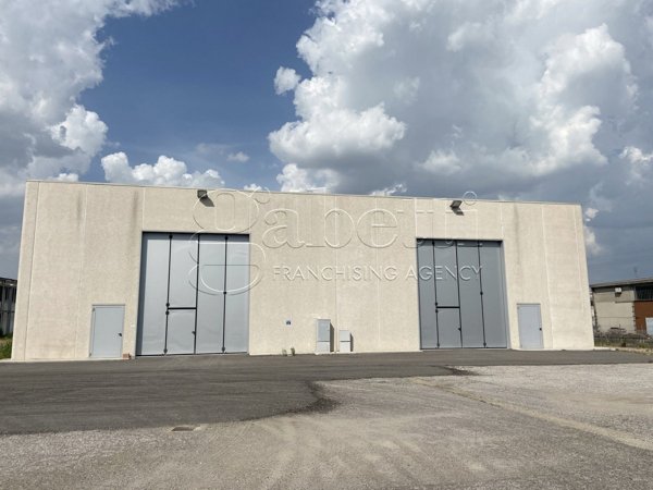 capannone in vendita a Terre del Reno in zona Mirabello