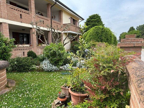 casa indipendente in vendita a Terre del Reno in zona Mirabello