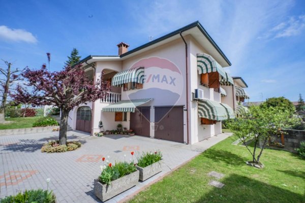 casa indipendente in vendita a Terre del Reno