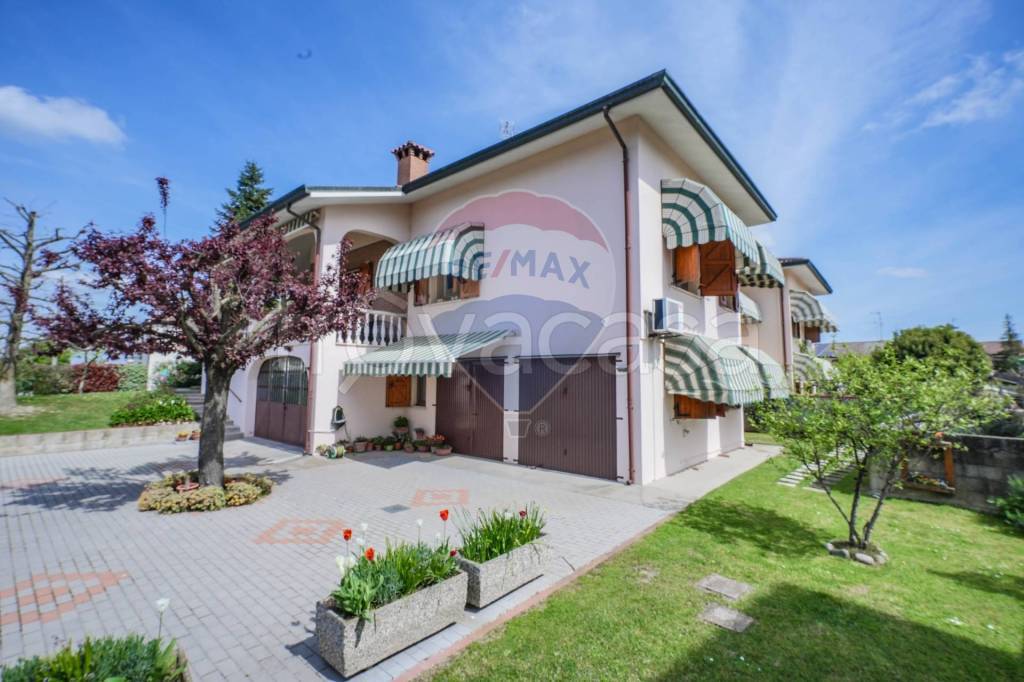 casa indipendente in vendita a Terre del Reno
