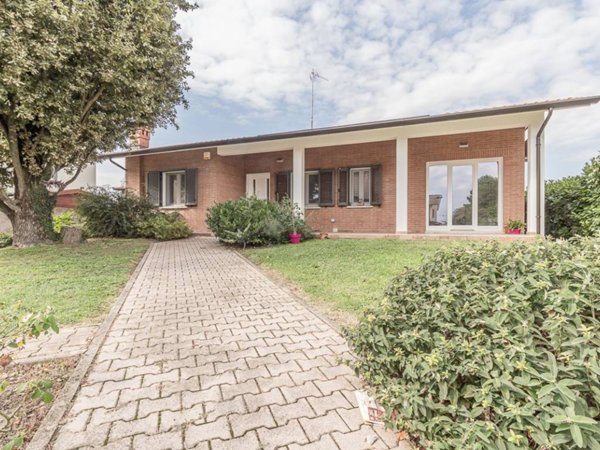 casa indipendente in vendita a Terre del Reno in zona Mirabello