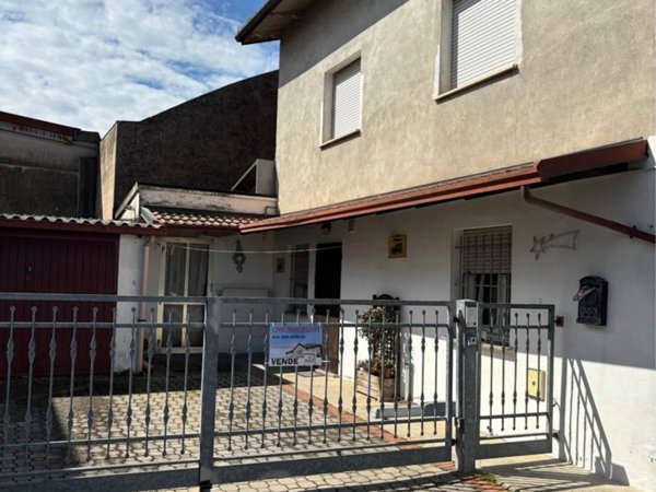 casa indipendente in vendita a Terre del Reno in zona Mirabello