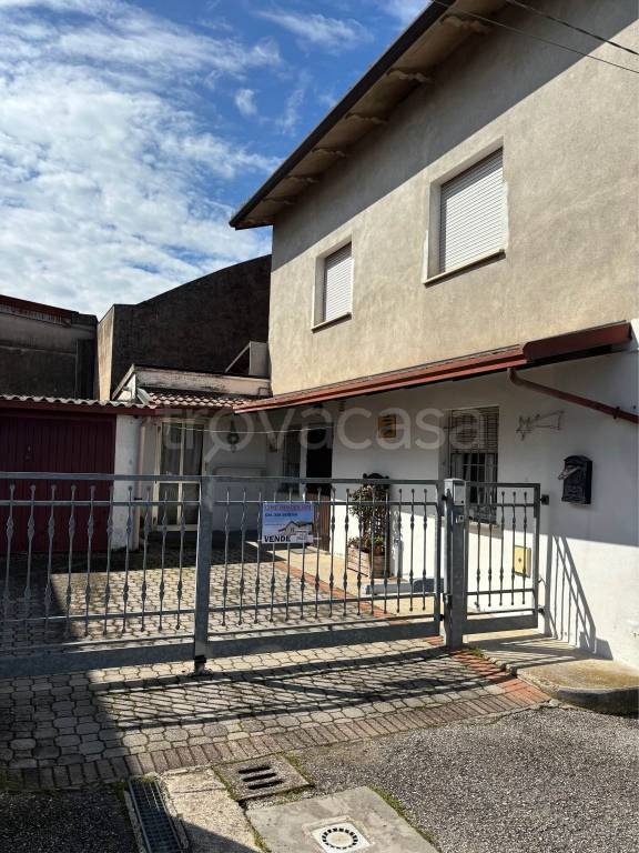 casa indipendente in vendita a Terre del Reno