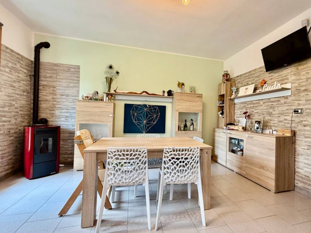 casa indipendente in vendita a Terre del Reno in zona Mirabello
