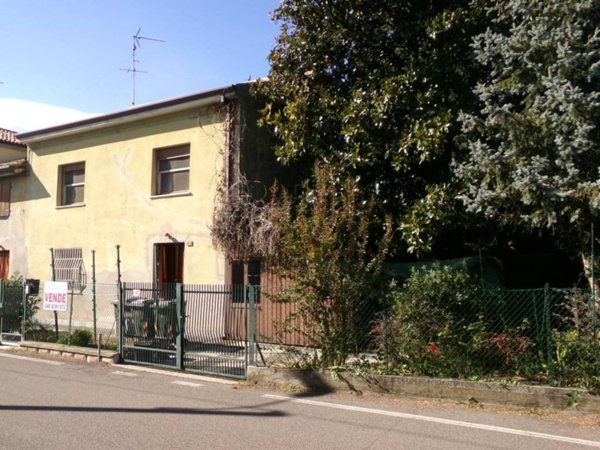 casa indipendente in vendita a Terre del Reno in zona Mirabello