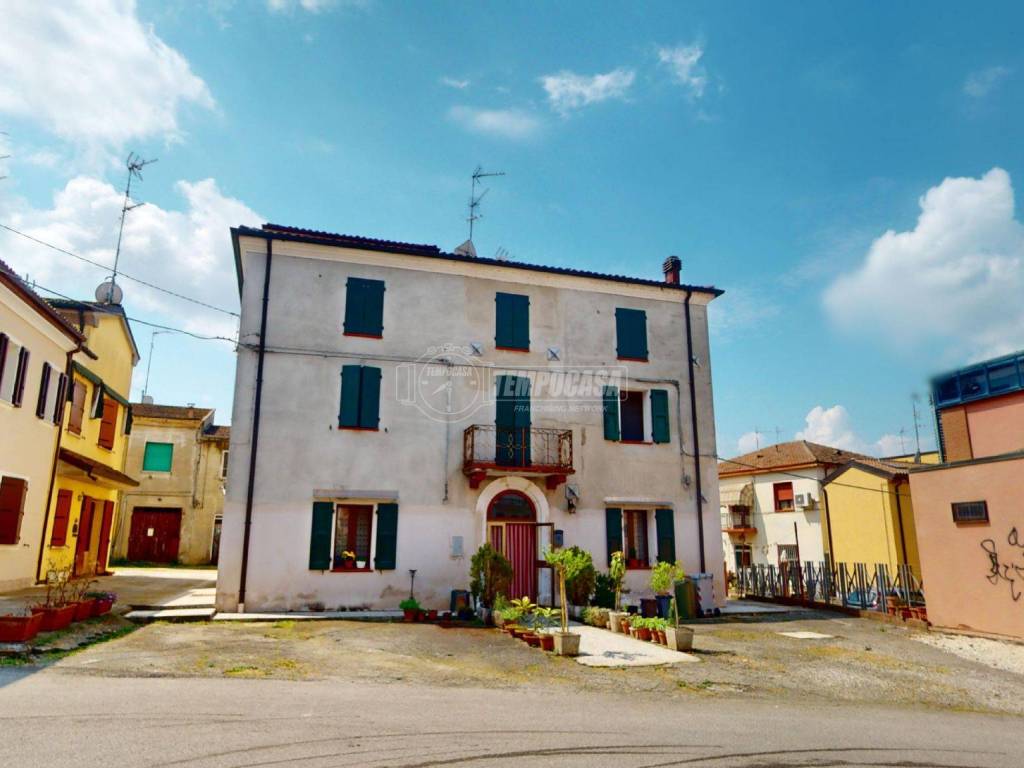casa indipendente in vendita a Terre del Reno in zona Mirabello