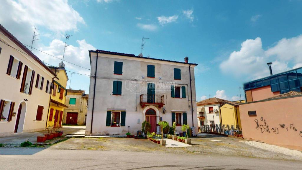 casa indipendente in vendita a Terre del Reno in zona Mirabello