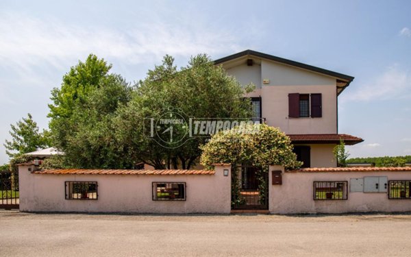 casa indipendente in vendita a Terre del Reno