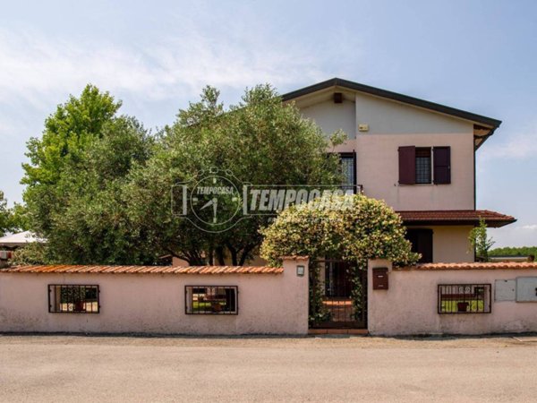 casa indipendente in vendita a Terre del Reno