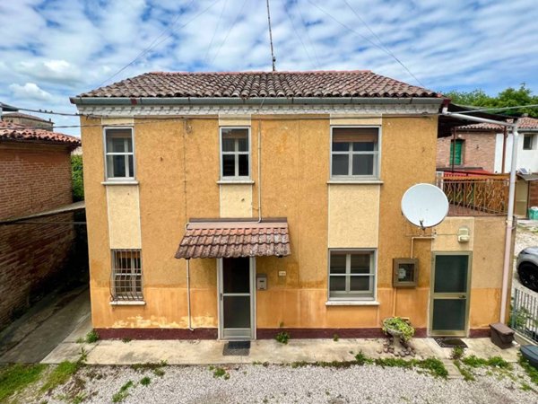 casa indipendente in vendita a Terre del Reno in zona Mirabello