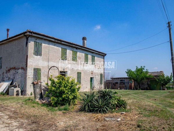 casa indipendente in vendita a Terre del Reno in zona Sant'Agostino