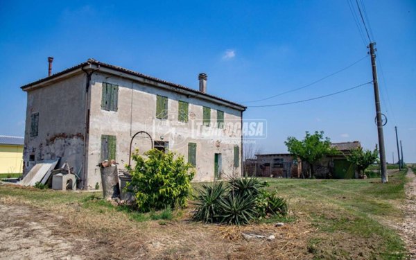 casa indipendente in vendita a Terre del Reno in zona Sant'Agostino