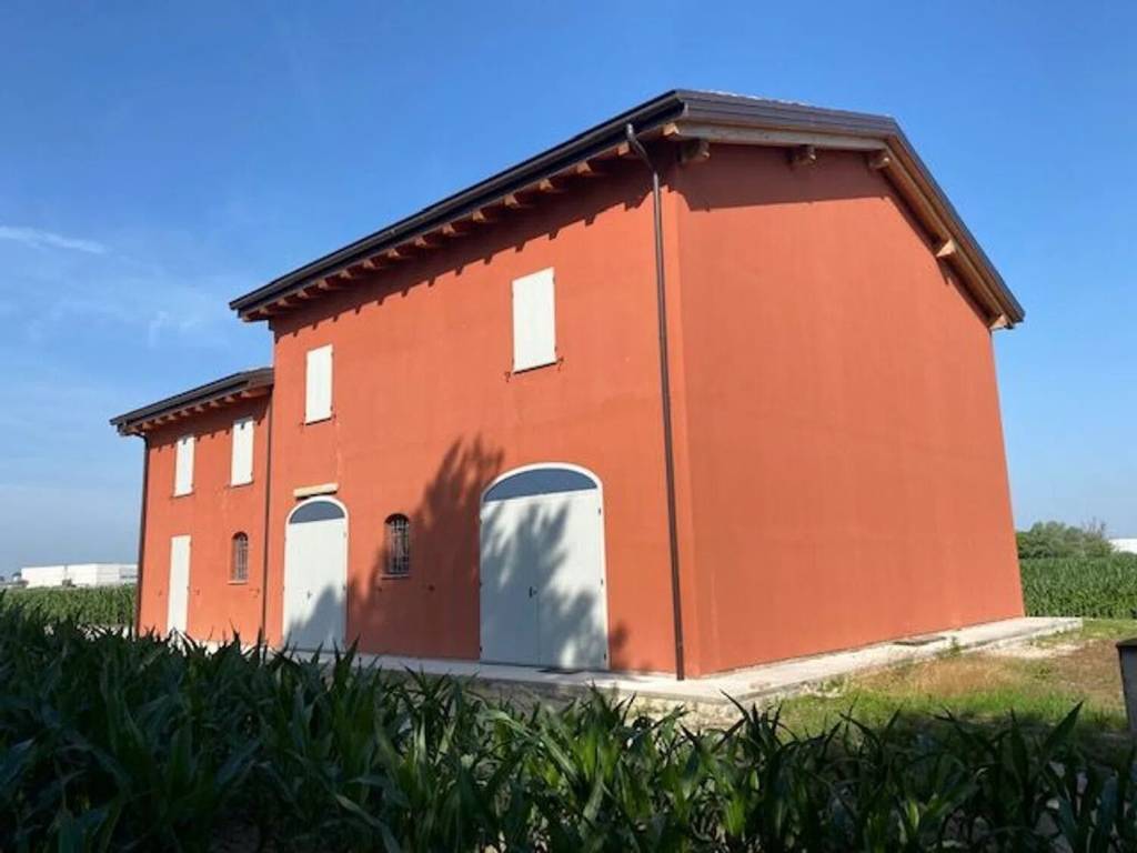 casa indipendente in vendita a Terre del Reno