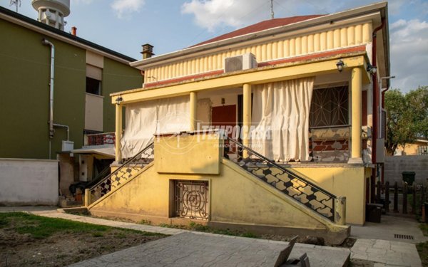 casa indipendente in vendita a Terre del Reno