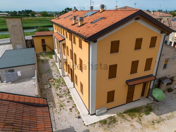 casa indipendente in vendita a Terre del Reno in zona Sant'Agostino
