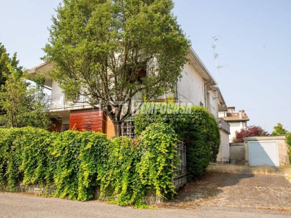 casa indipendente in vendita a Terre del Reno in zona Sant'Agostino