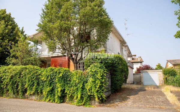 casa indipendente in vendita a Terre del Reno in zona Sant'Agostino