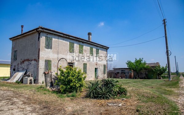 casa indipendente in vendita a Terre del Reno in zona Sant'Agostino
