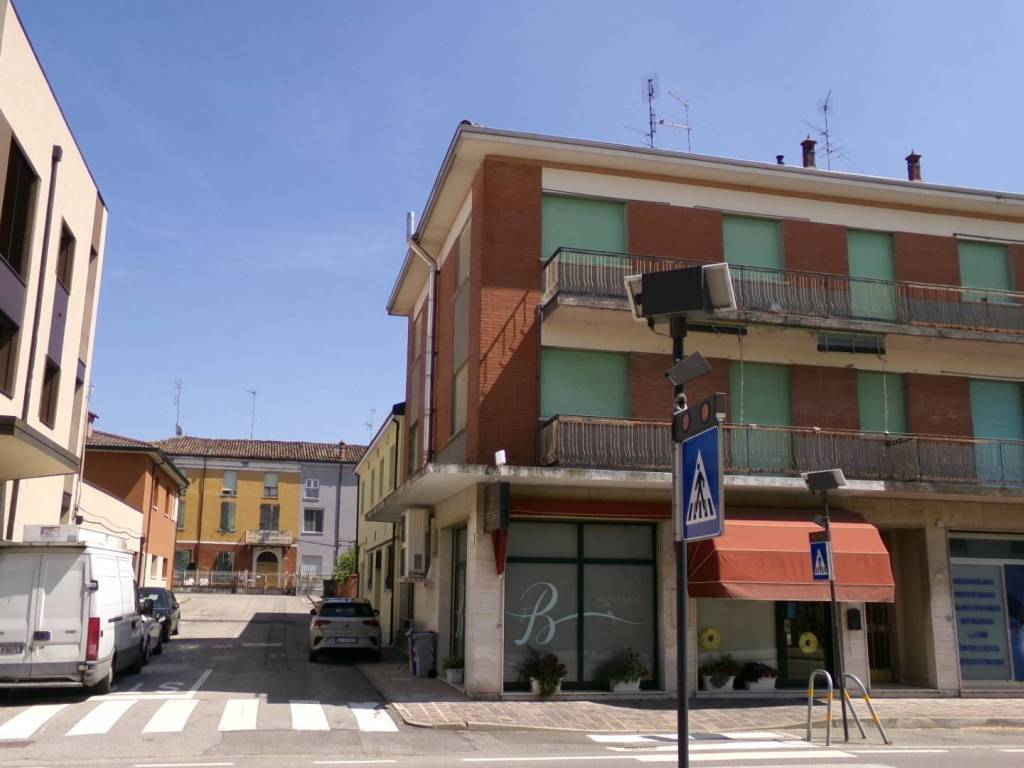 appartamento in vendita a Terre del Reno in zona Mirabello