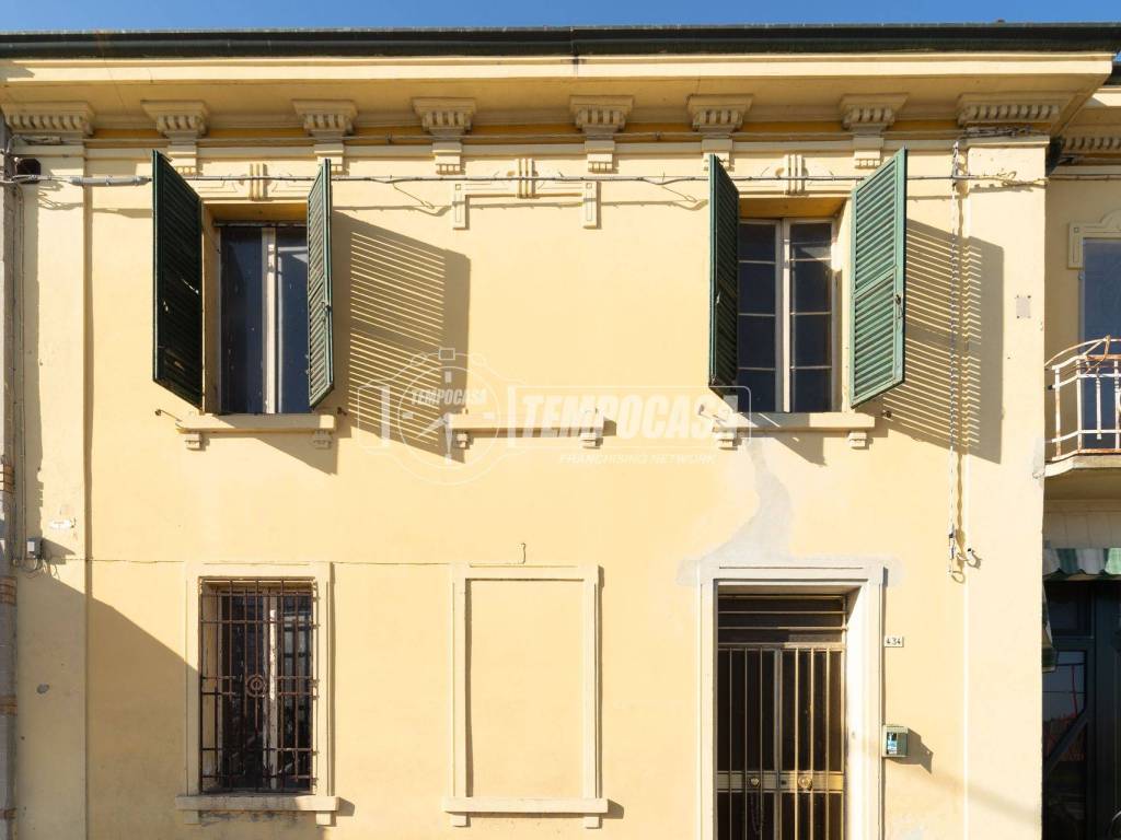 casa indipendente in vendita a Terre del Reno in zona Mirabello