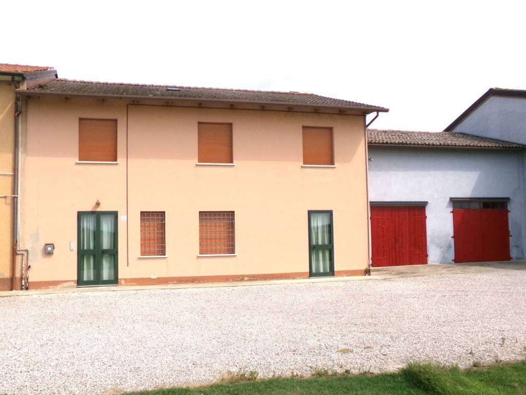 casa indipendente in vendita a Terre del Reno