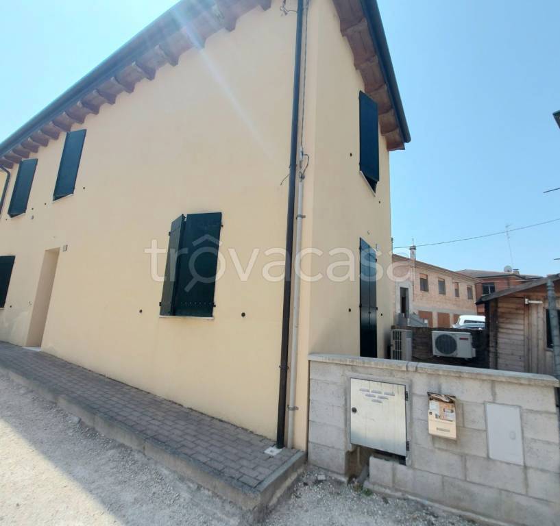casa indipendente in vendita a Terre del Reno in zona Mirabello