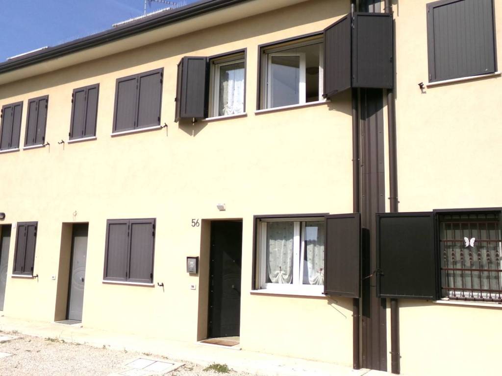 casa indipendente in vendita a Terre del Reno in zona Mirabello