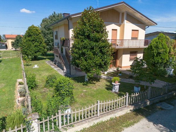 casa indipendente in vendita a Terre del Reno