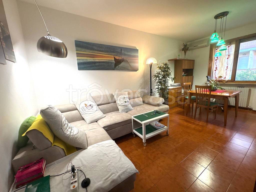 casa indipendente in vendita a Terre del Reno in zona Mirabello