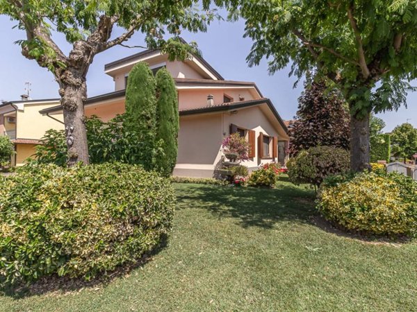 casa indipendente in vendita a Terre del Reno