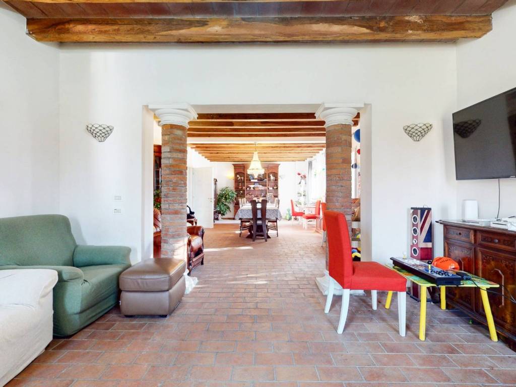 casa indipendente in vendita a Terre del Reno in zona Mirabello