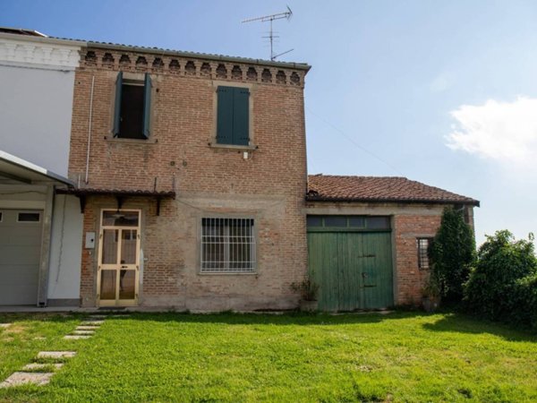 casa indipendente in vendita a Terre del Reno in zona Mirabello