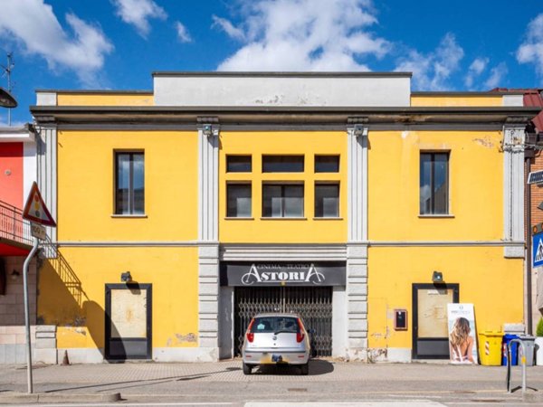 intera palazzina in vendita a Terre del Reno in zona Mirabello