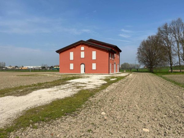 casa indipendente in vendita a Terre del Reno in zona Sant'Agostino