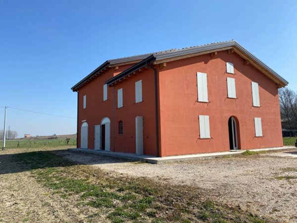 casa indipendente in vendita a Terre del Reno in zona Sant'Agostino