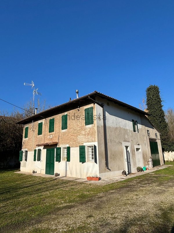 casale in vendita a Terre del Reno