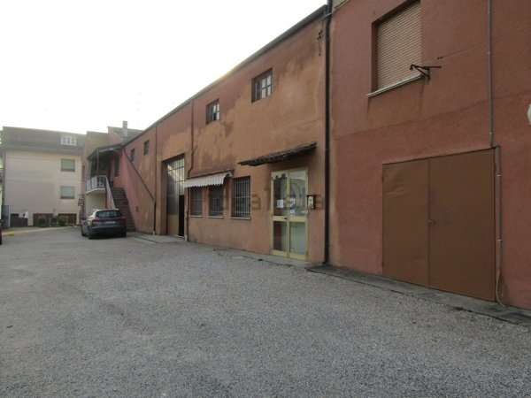 negozio in vendita a Terre del Reno