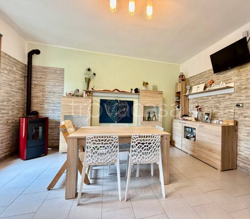 casa indipendente in vendita a Terre del Reno in zona Mirabello