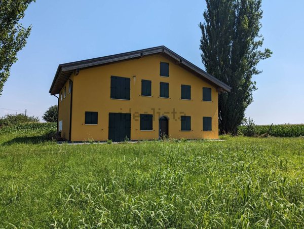 casa indipendente in vendita a Terre del Reno