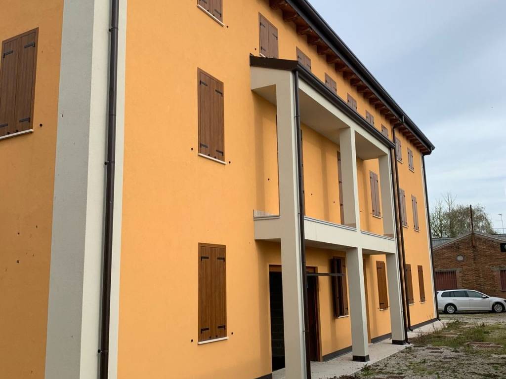 casa indipendente in vendita a Terre del Reno in zona Sant'Agostino