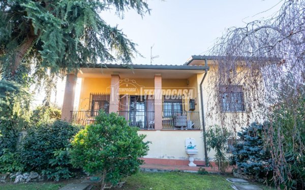 casa indipendente in vendita a Terre del Reno in zona Sant'Agostino