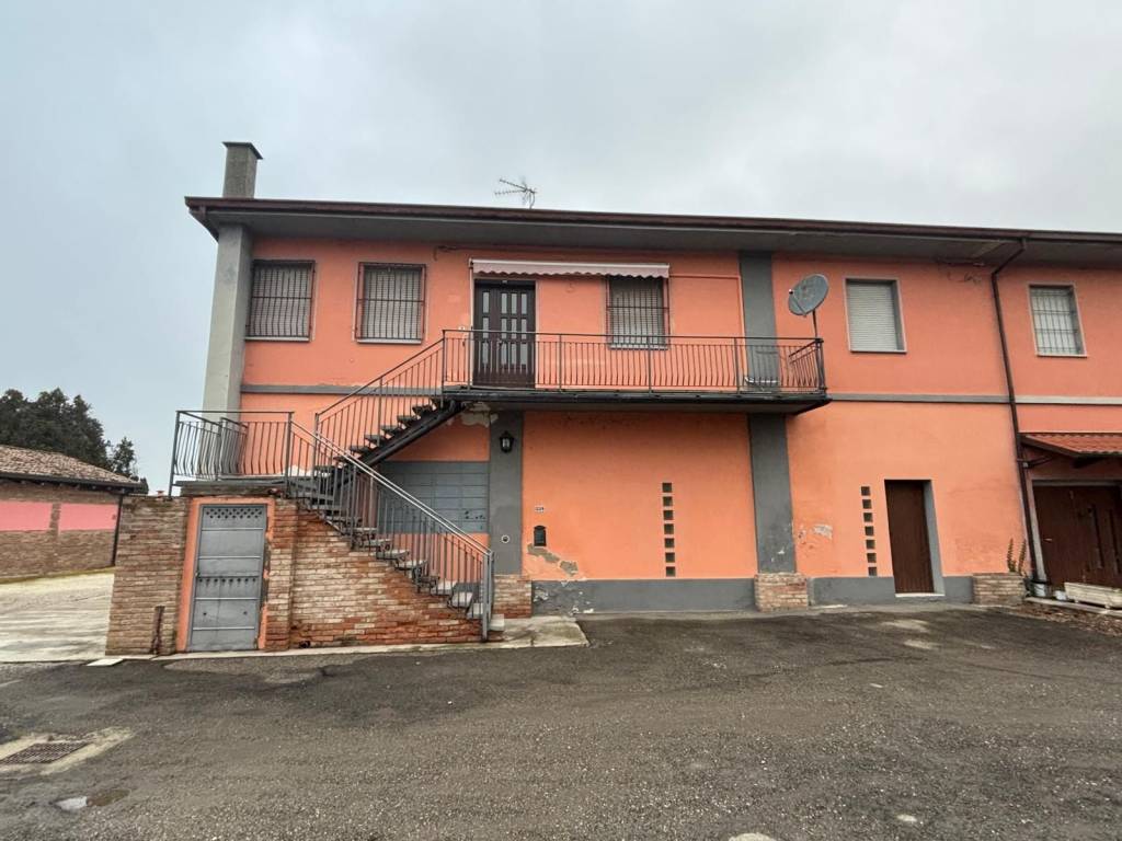appartamento in vendita a Terre del Reno in zona Sant'Agostino