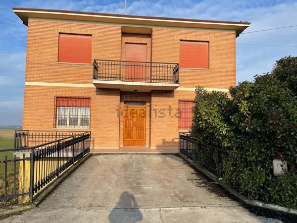 casa indipendente in vendita a Terre del Reno in zona Mirabello