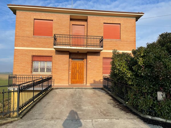 casa indipendente in vendita a Terre del Reno in zona Mirabello