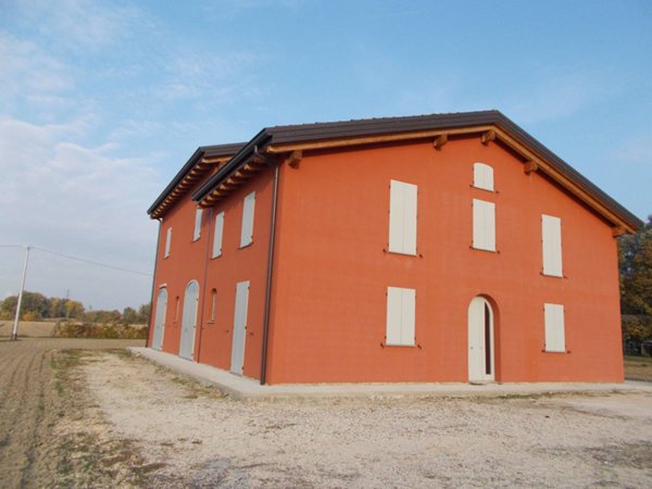 casa indipendente in vendita a Terre del Reno in zona Sant'Agostino