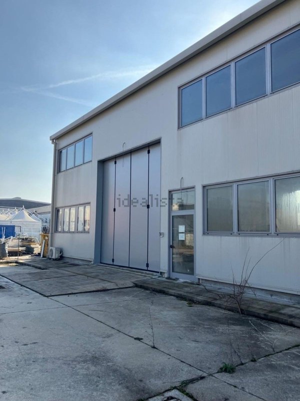 capannone in vendita a Terre del Reno in zona Mirabello