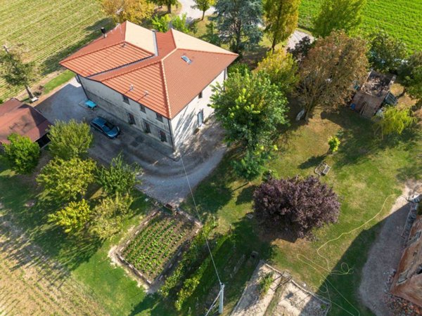 casa indipendente in vendita a Terre del Reno