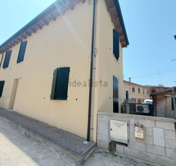 casa indipendente in vendita a Terre del Reno in zona Mirabello
