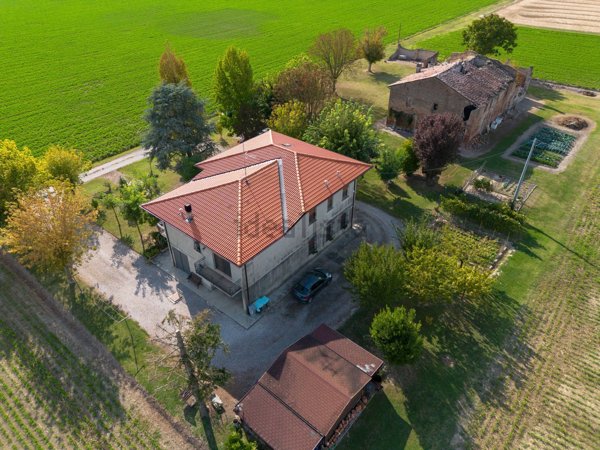 casa indipendente in vendita a Terre del Reno in zona Sant'Agostino